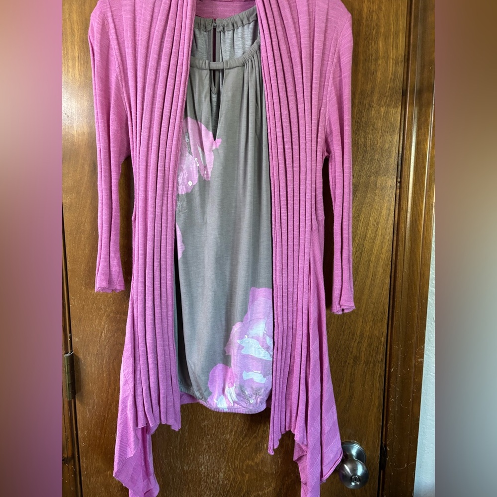 INC tank top with matching cardigan size M, beautiful design, great condition